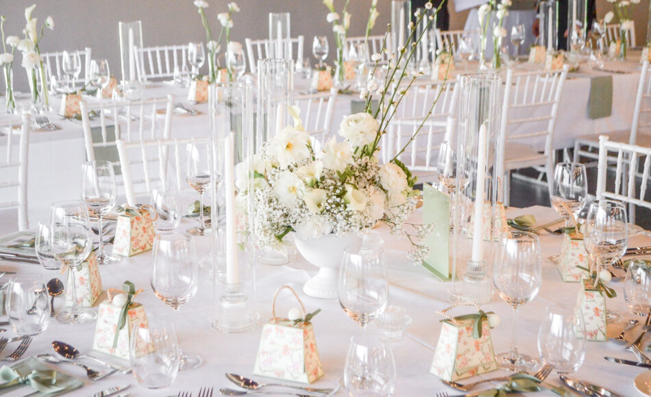 Perth Wedding Florist. White garden centrepiece. White taper candle centrepiece.